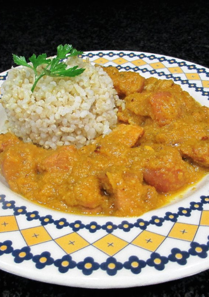 Una foto de Panceta en salsa de calabaza al brandy con guarnición de arroz integral