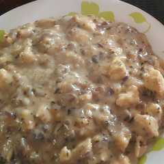 Una foto de Pollo trozado con salsa blanca light