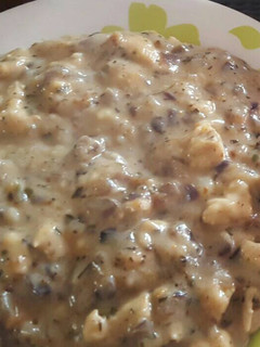 Una foto de Pollo trozado con salsa blanca light