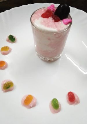A picture of Whipped cream strawberry custard #ws4.