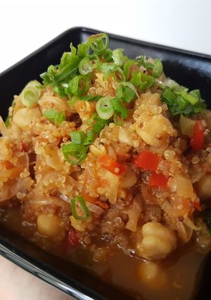 Una foto de Guiso de garbanzos y quinoa apto DMA