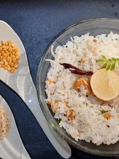 कोकोनट राइस(coconut rice recipe in hindi) रेसिपी मुख्य फोटो