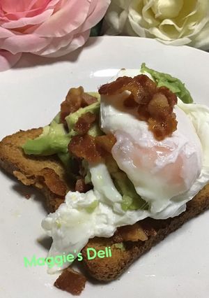 Una foto de Huevo poché en tostada