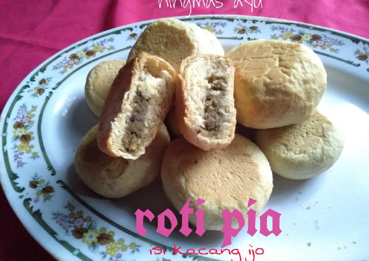 Roti Pia Isi Kacang Ijo