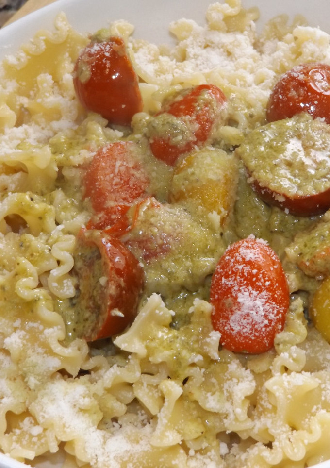 Una foto de Pasta seca con tomatitos al pesto