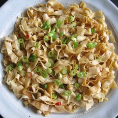 A picture of Garlic, Chilli & Soy Sauce Tofu Skin Noodles.