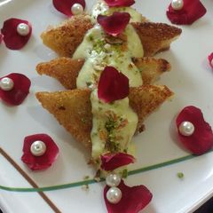 A picture of Rosy Shahi tukda.
