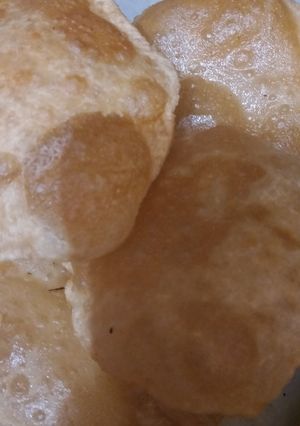 पूरी(poori recipe in hindi) रेसिपी मुख्य फोटो