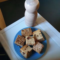A picture of Banana sheet cake and Smoothie.