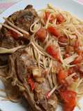 Spaghetti de morrón con salsa de morrón picante y falda