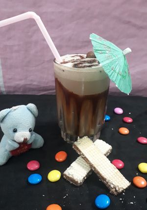 চকলেট মিল্ক শেক (chocolate milk shake recipe in bengali) রেসিপির প্রধান ছবি