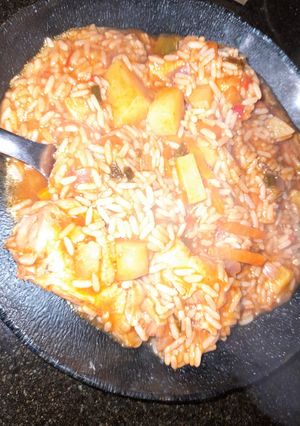 Una foto de Guiso de arroz con alitas de pollo