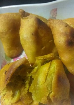 कच्चे केले समोसा (kachhe kele ka samosa recipe in hindi) रेसिपी मुख्य फोटो
