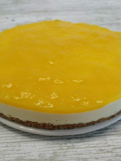 Una foto de Pastel de queso fresco y mango