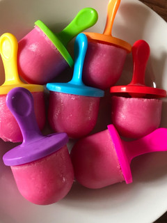 Una foto de Helados de batido de fresa🍓