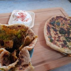 A picture of Chur chur naan.