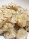 Gnocchi ai funghi in crema di funghi champignon e panna