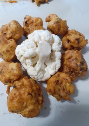 A picture of Cauliflower pakora.
