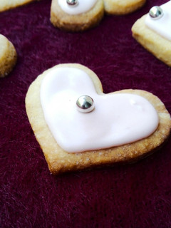 Una foto de Corazones glaseados de galleta