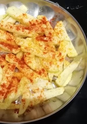બટાકા ની ચિપ્સ (Potato Chips Recipe In Gujarati) રેસીપી મુખ્ય ફોટો