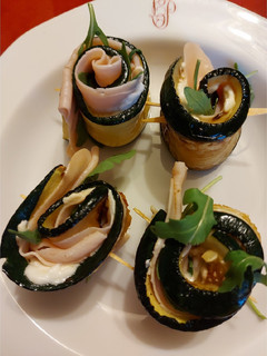 Una foto de Rollitos de calabacín