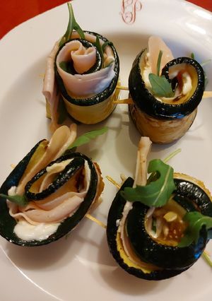 Una foto de Rollitos de calabacín