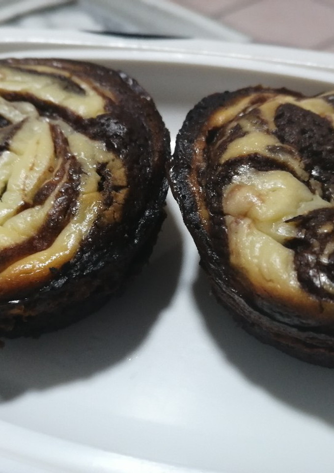 Una foto de Keto brownie cheesecake 🍫🧀