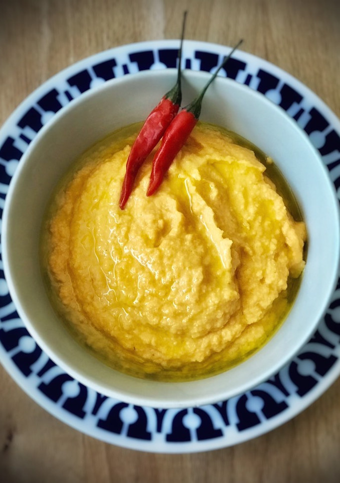 Una foto de Hummus de calabaza picante