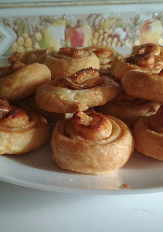 Una foto de Caracolas de fiambre y queso 😋