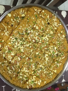 મોહનથાળ (Mohanthal Recipe In Gujarati) રેસીપી મુખ્ય ફોટો