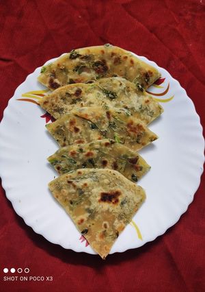 মেথি শাকের পরোটা রেসিপির প্রধান ছবি