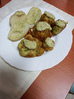 Foto principal de Chuletas veganas con papas cocidas y alioli de cilantro
