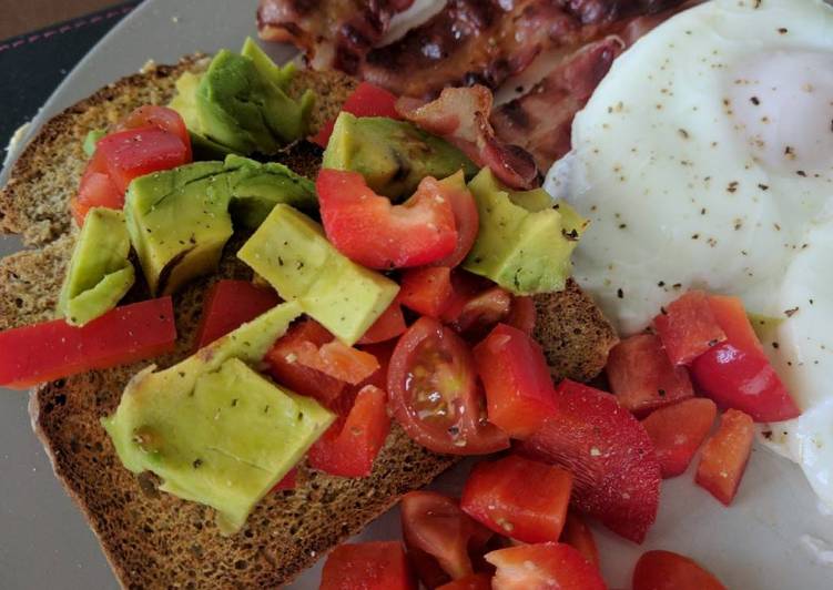 Poached eggs and bacon on smashed avo soda bread