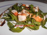 Una foto di surimi di granchio