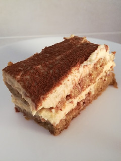 Una foto de Tiramisú con bizcocho de manzana