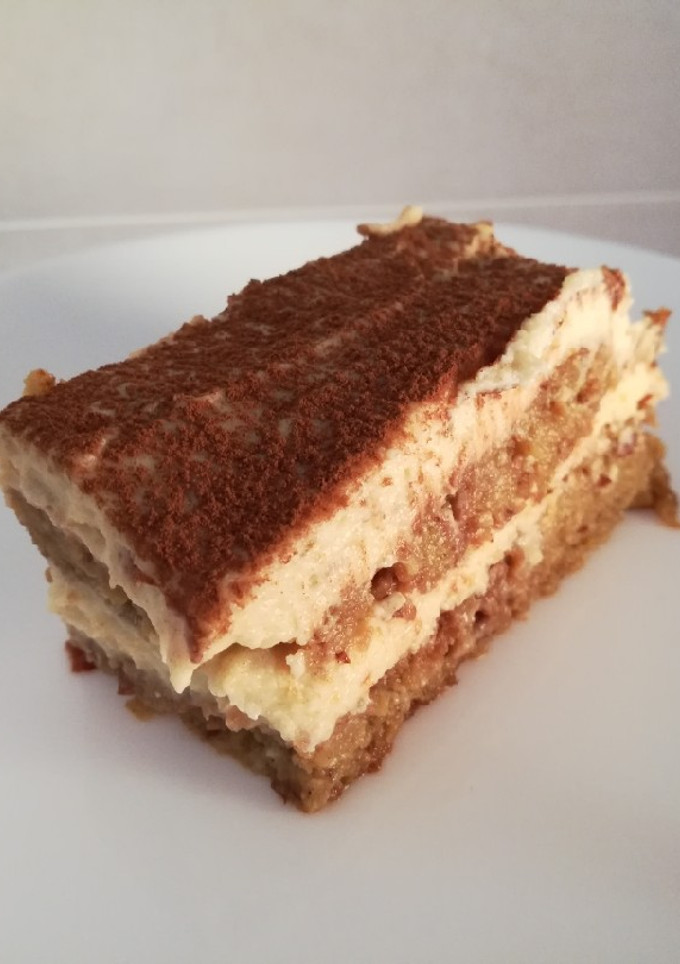 Una foto de Tiramisú con bizcocho de manzana