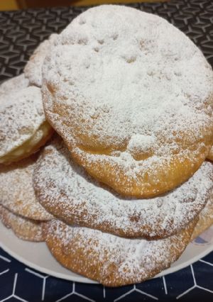 Foto di Chiacchiere Svizzere Fasnachtschüechli