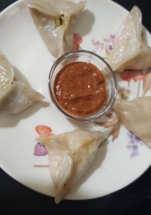 A picture of Momos.
