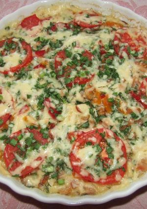 Фото Открытый пирог с копченной курицей, болгарским перцем и помидорами.