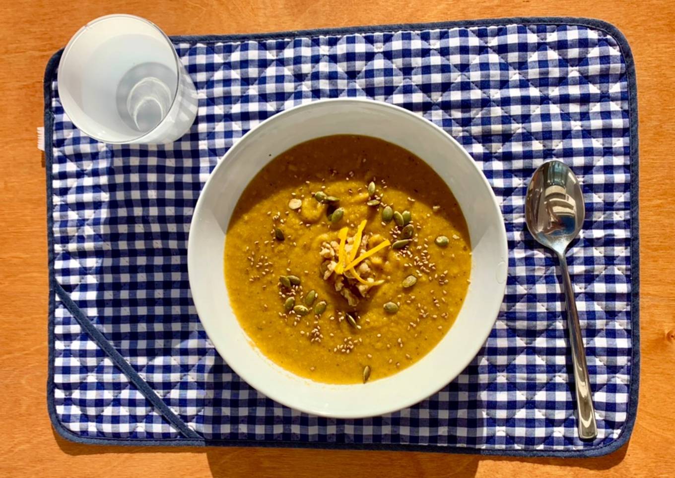 Crema de lentejas rojas con naranja y zanahoria