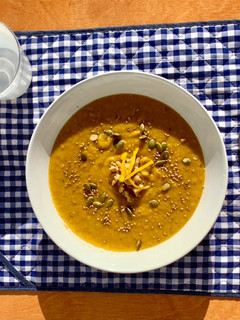 Una foto de Crema de lentejas rojas con naranja y zanahoria