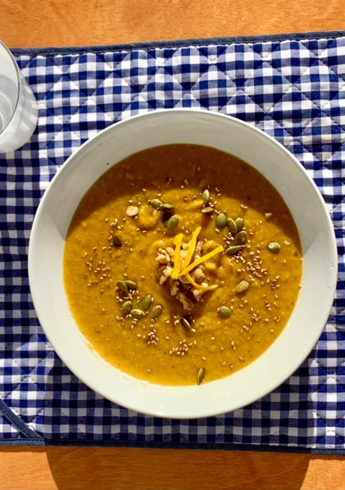 Una foto de Crema de lentejas rojas con naranja y zanahoria