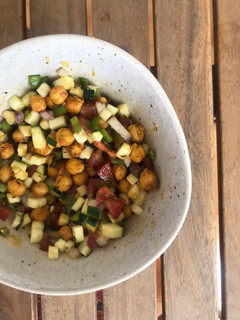 Una foto de Ensalada de garbanzos especiados en airfryer