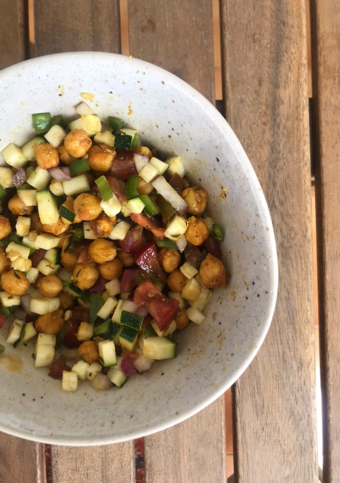 Una foto de Ensalada de garbanzos especiados en airfryer