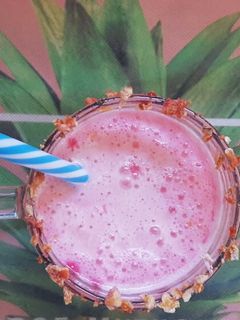 रोझ लस्सी (rose lassi recipe in marathi) रेसिपी चे मुख्य फोटो