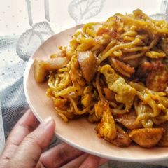 A picture of Mie Goreng / Indonesian Style Fried Noodle.