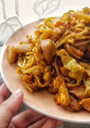A picture of Mie Goreng / Indonesian Style Fried Noodle.