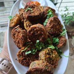 A picture of Chatpate palak roll.