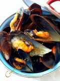 Mejillones al vapor en salsa de fish masala, mantequilla y ajos