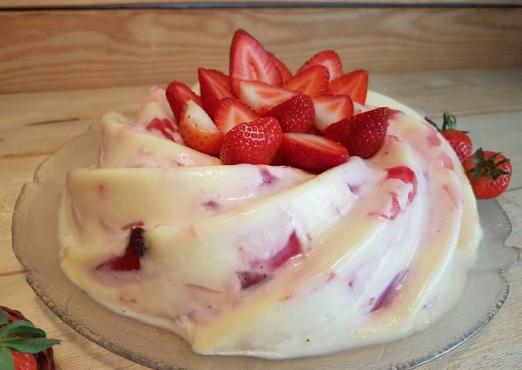 Bundt cake de fresa fresca y crema fría!!!